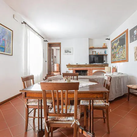 4 Bedroom In Holiday home Pietrasanta